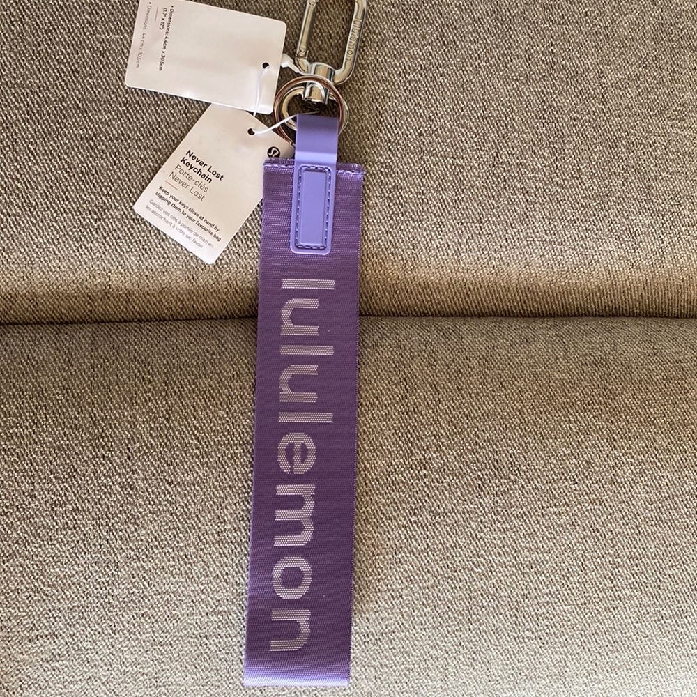 NWT LULULEMON Never Lost Keychain Lavender